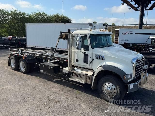 Mack GR64F Camion altro
