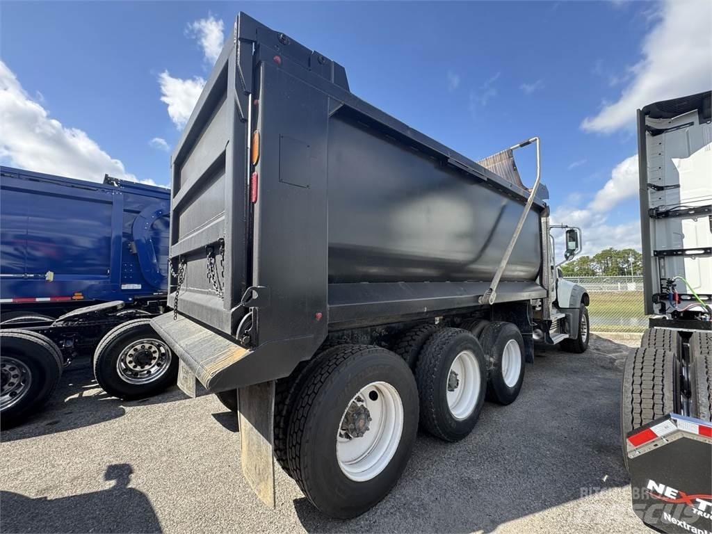 Mack GR64F Camion ribaltabili