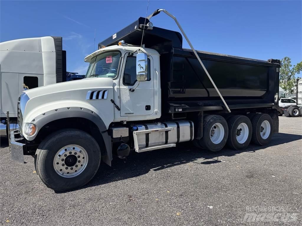 Mack GR64F Camion ribaltabili