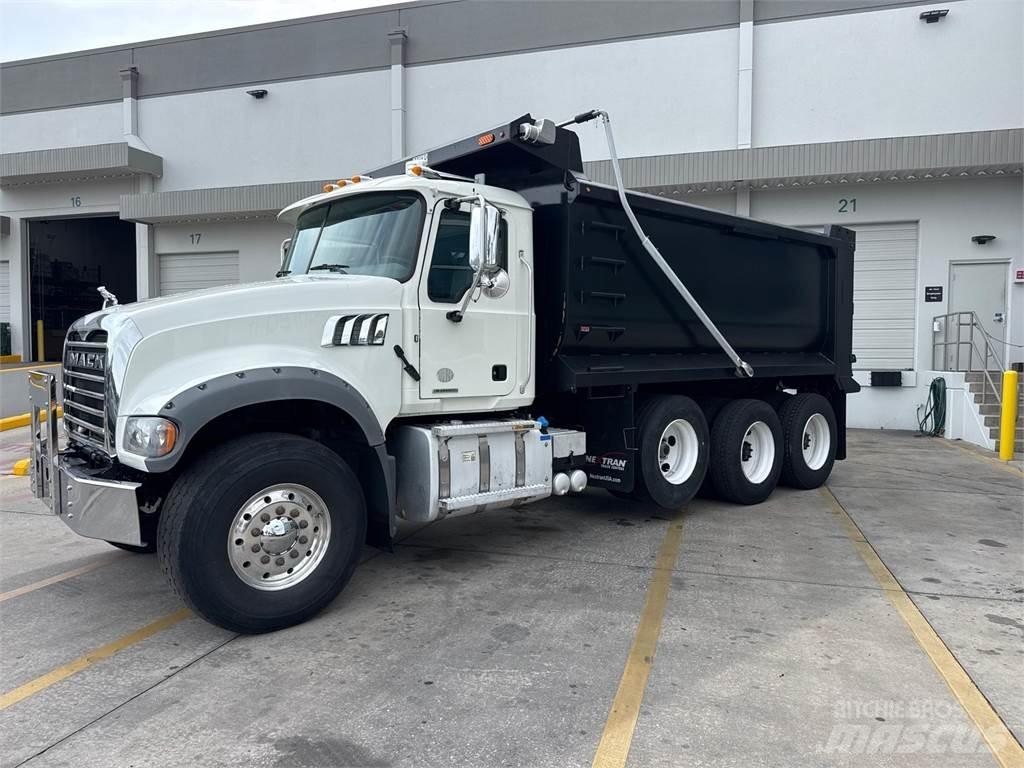 Mack GR64F Camion ribaltabili