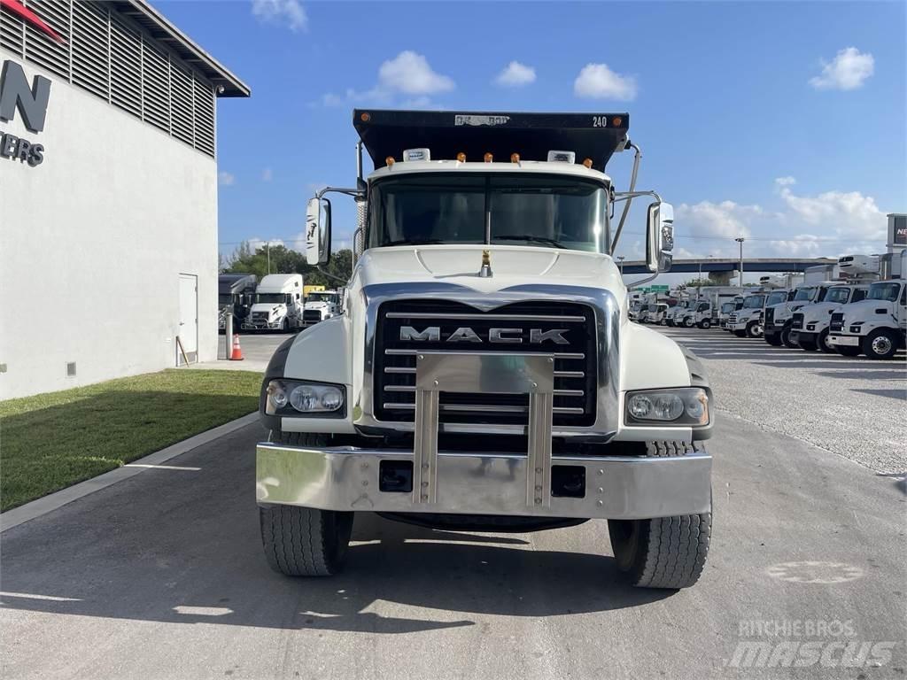 Mack GR64F Camion ribaltabili