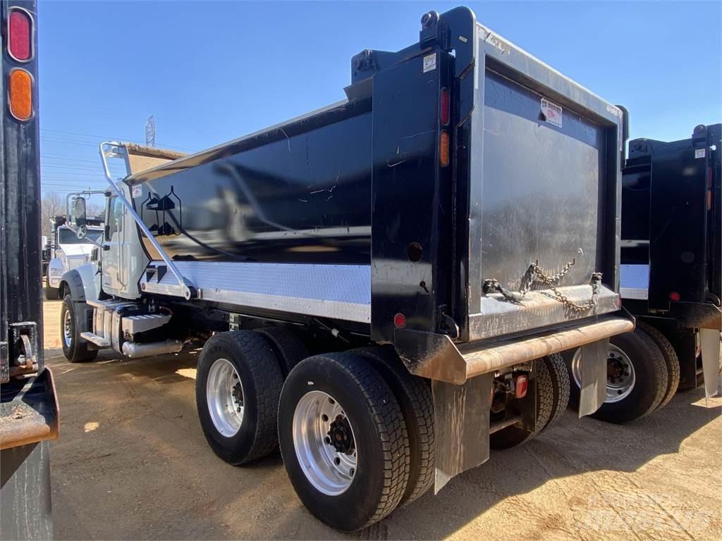 Mack GR64F Camion ribaltabili