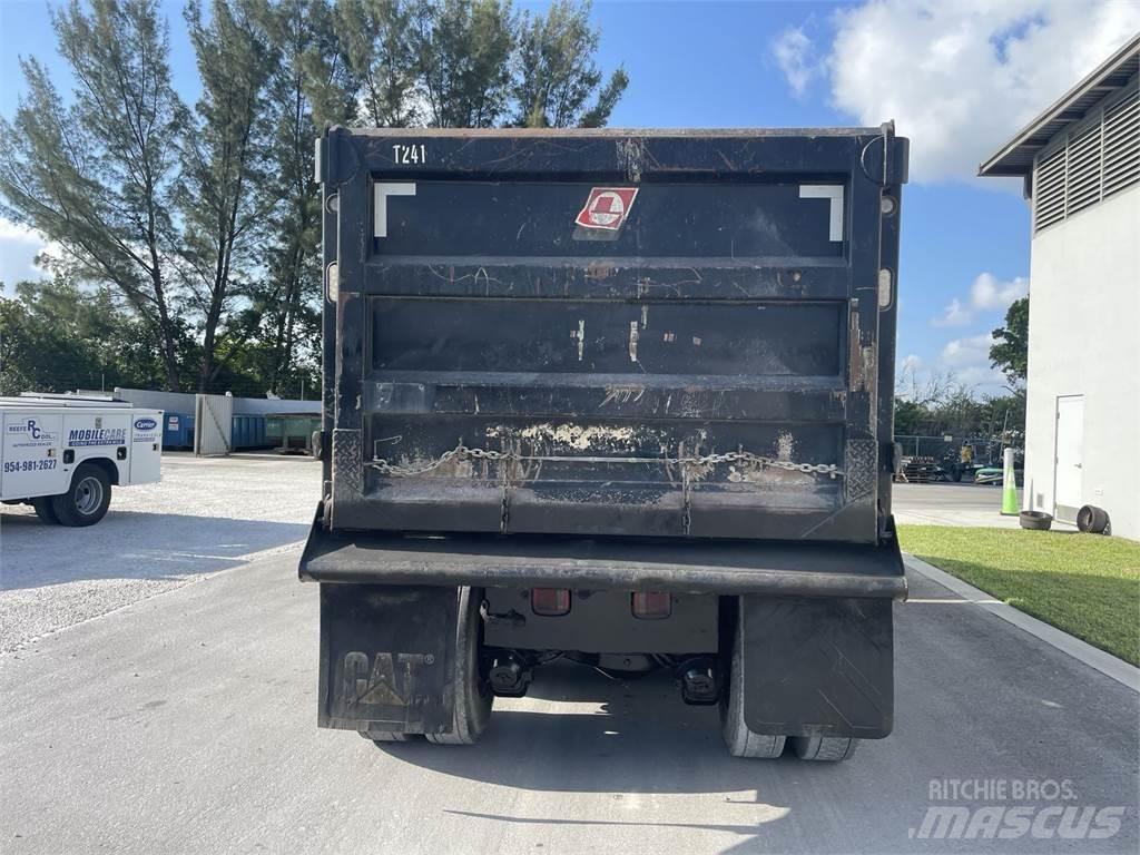 Mack GR64F Camion ribaltabili