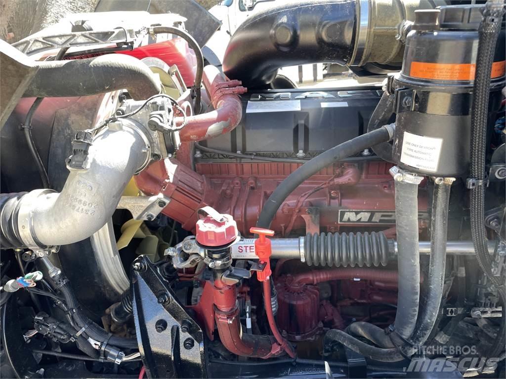 Mack GR64F Camion con gancio di sollevamento