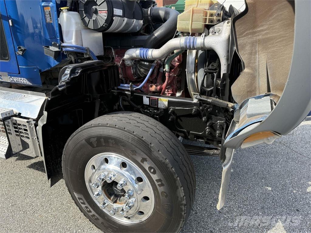 Mack GR64F Camion ribaltabili