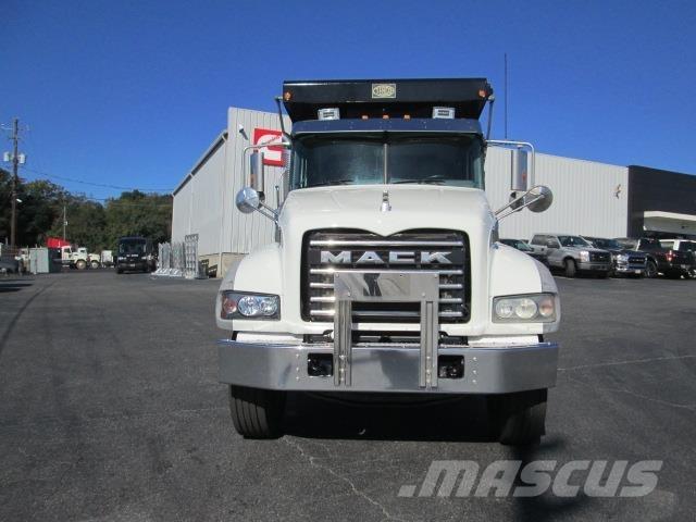 Mack GR64F Camion ribaltabili