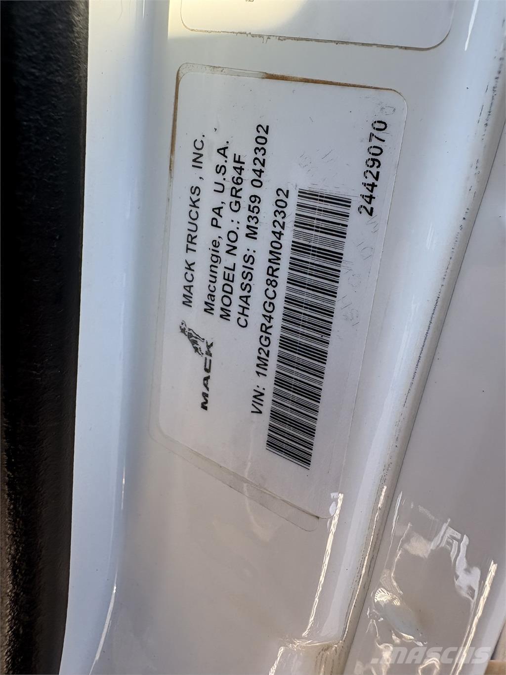 Mack GR64F Camion ribaltabili