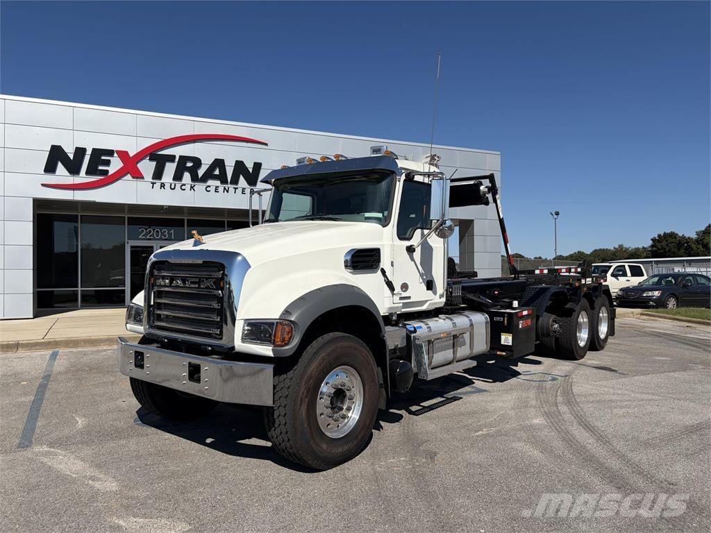 Mack GR64F Camion altro