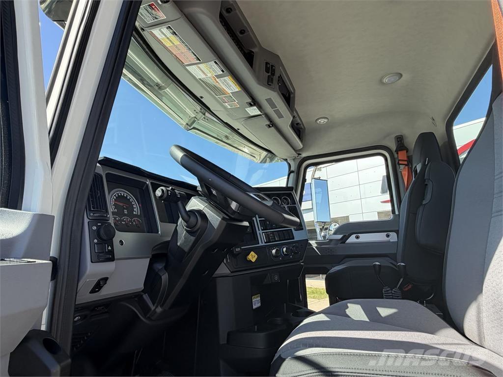 Mack GR64F Camion altro