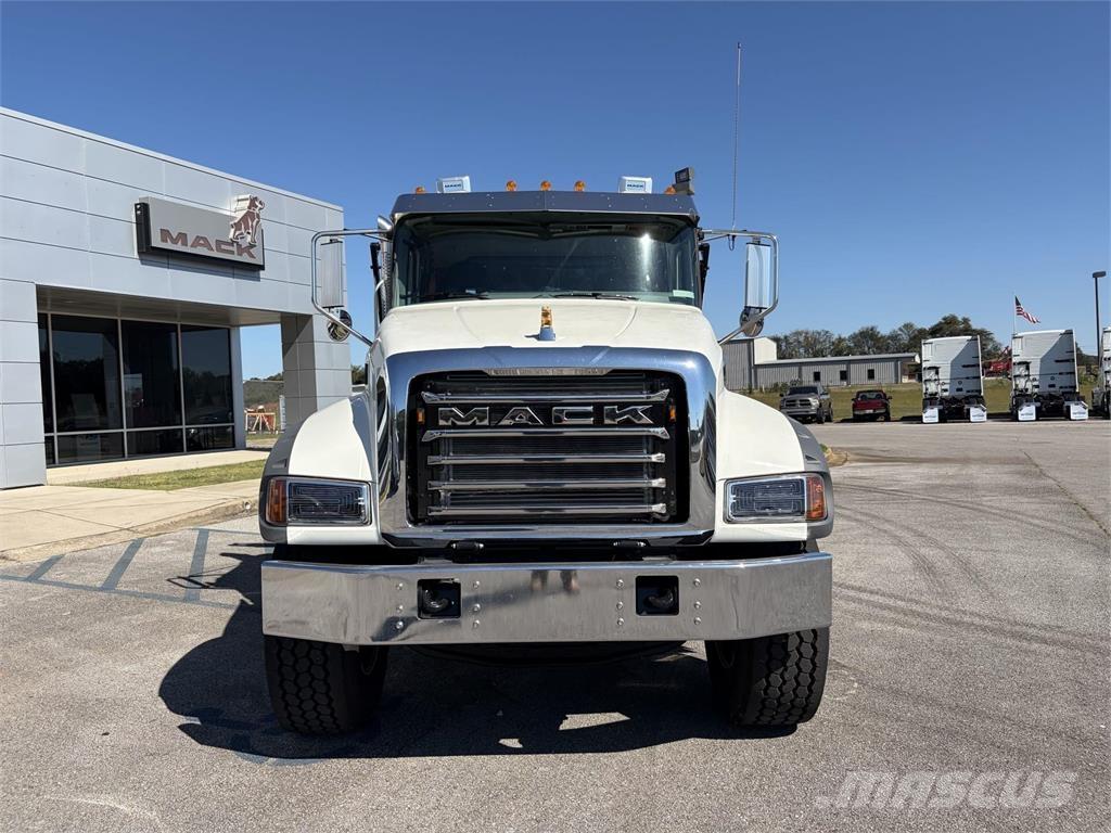 Mack GR64F Camion altro