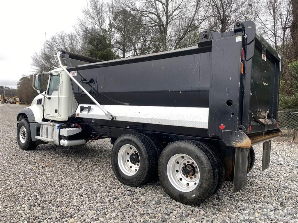Mack GR64FR Camion ribaltabili