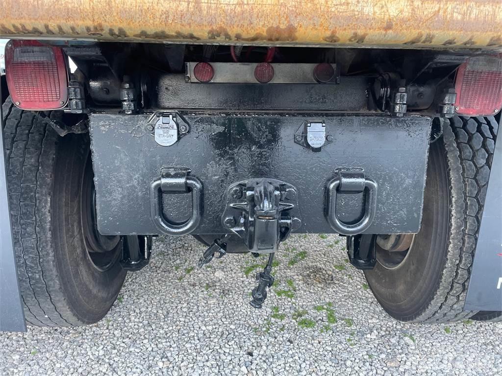 Mack GR64FR Camion ribaltabili