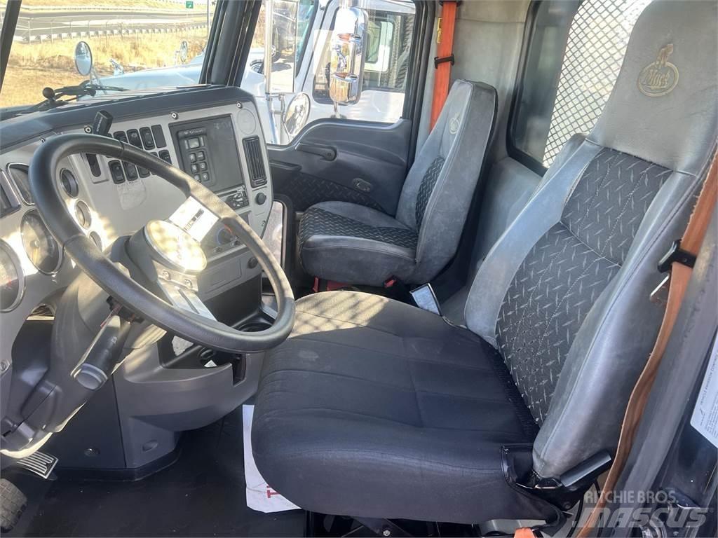 Mack GU813 Camion altro