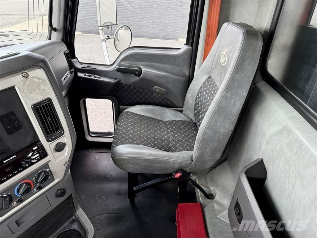 Mack GU813 Camion altro