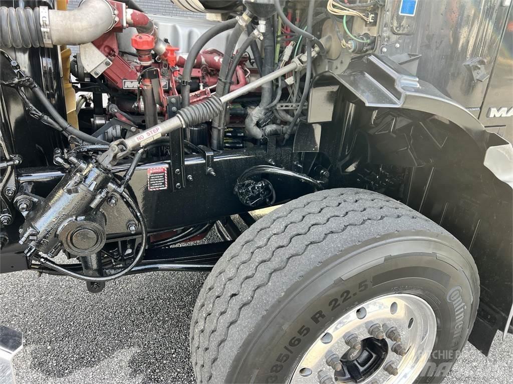 Mack GU813 Camion altro