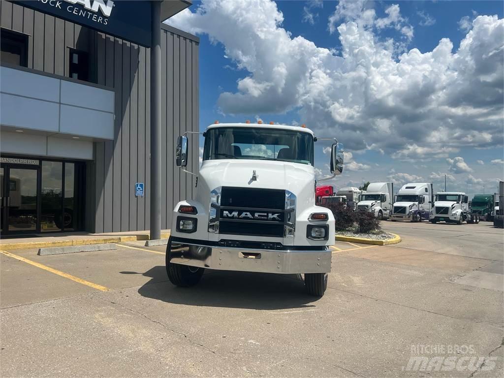 Mack MD642 Autocabinati