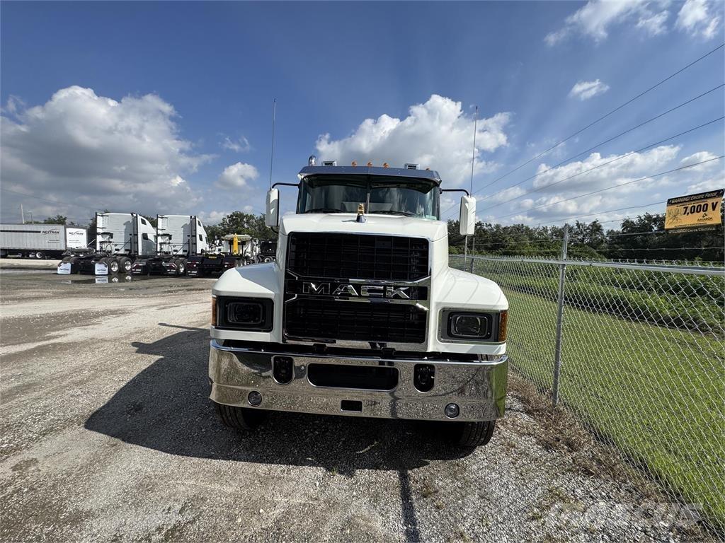 Mack PI64T Motrici e Trattori Stradali