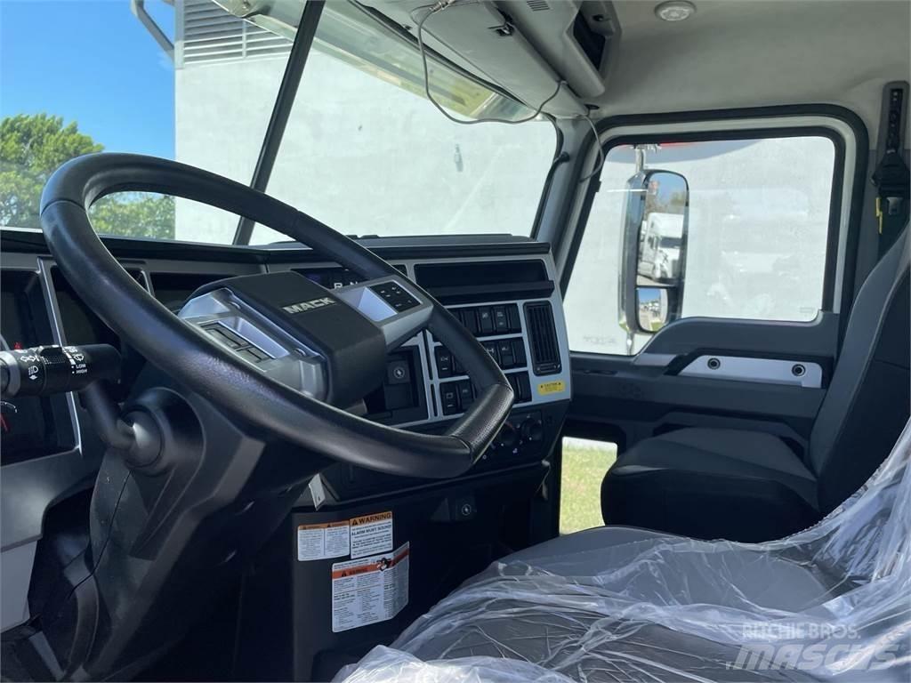Mack PI64T Motrici e Trattori Stradali