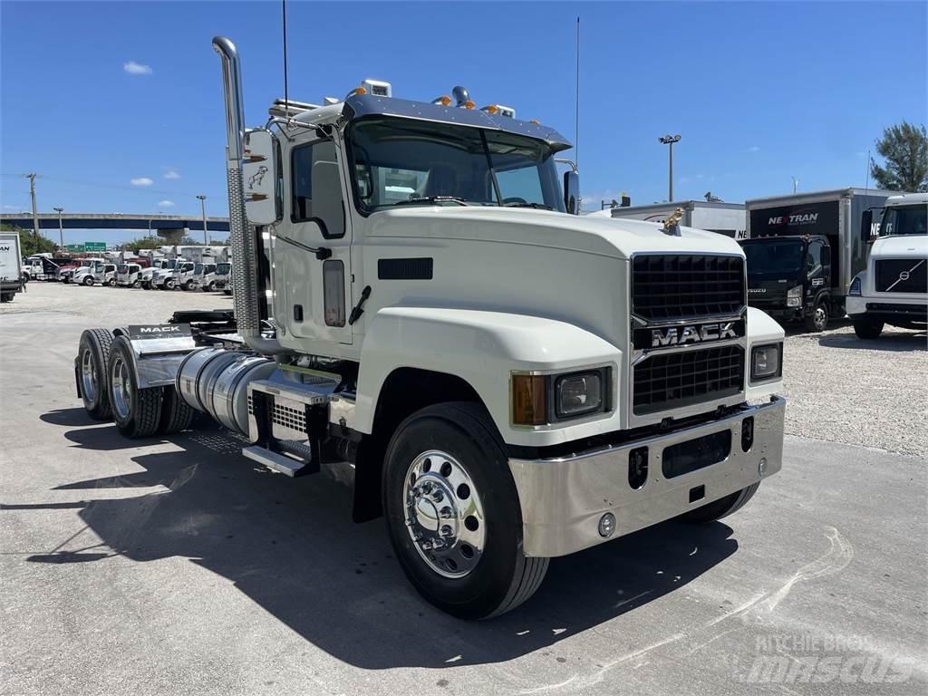 Mack PI64T Motrici e Trattori Stradali
