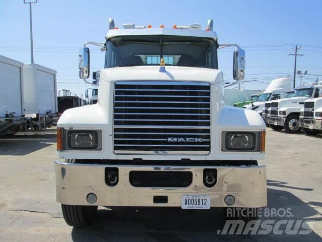 Mack PI64T Motrici e Trattori Stradali