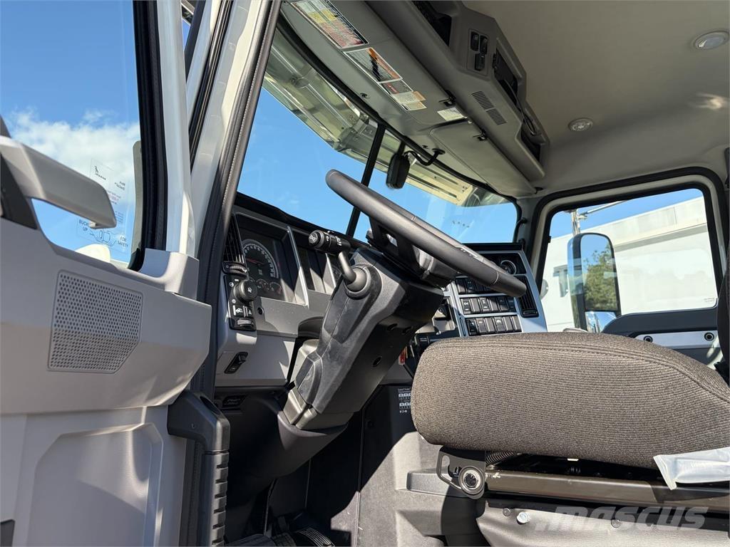 Mack PI64T Motrici e Trattori Stradali