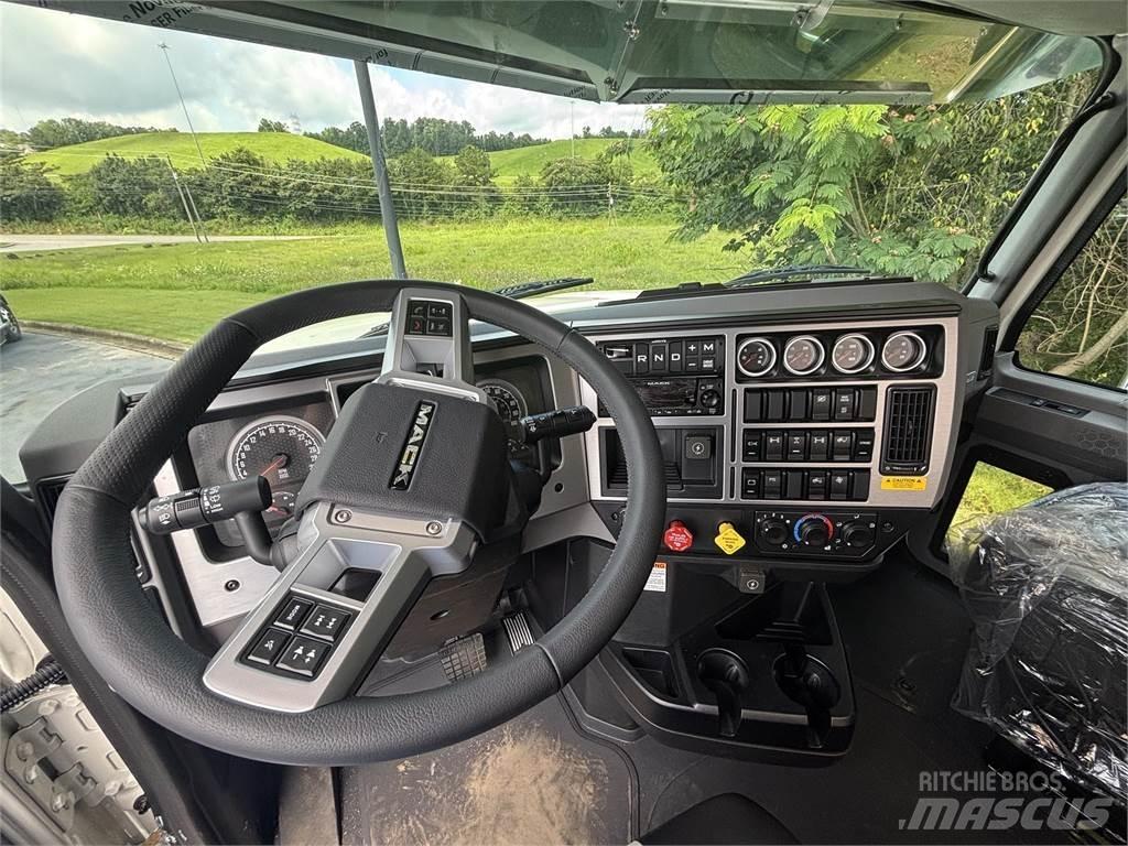 Mack PI64T Motrici e Trattori Stradali