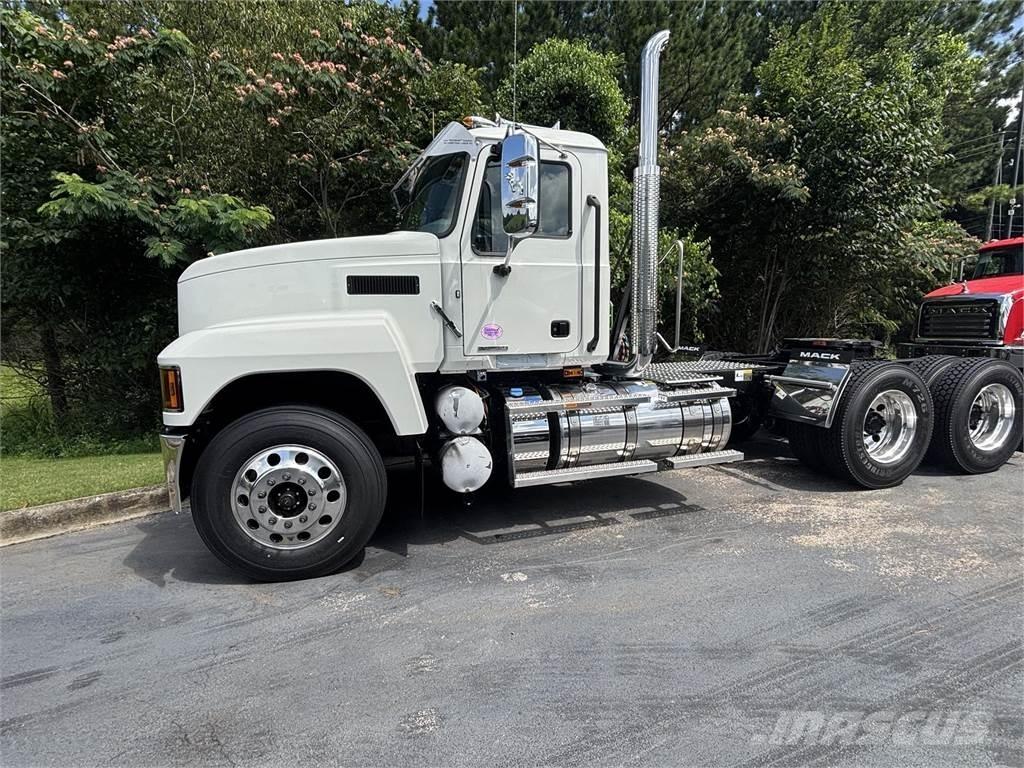 Mack PI64T Motrici e Trattori Stradali