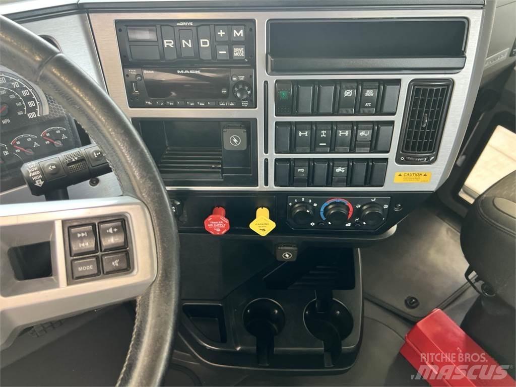 Mack PI64T Motrici e Trattori Stradali
