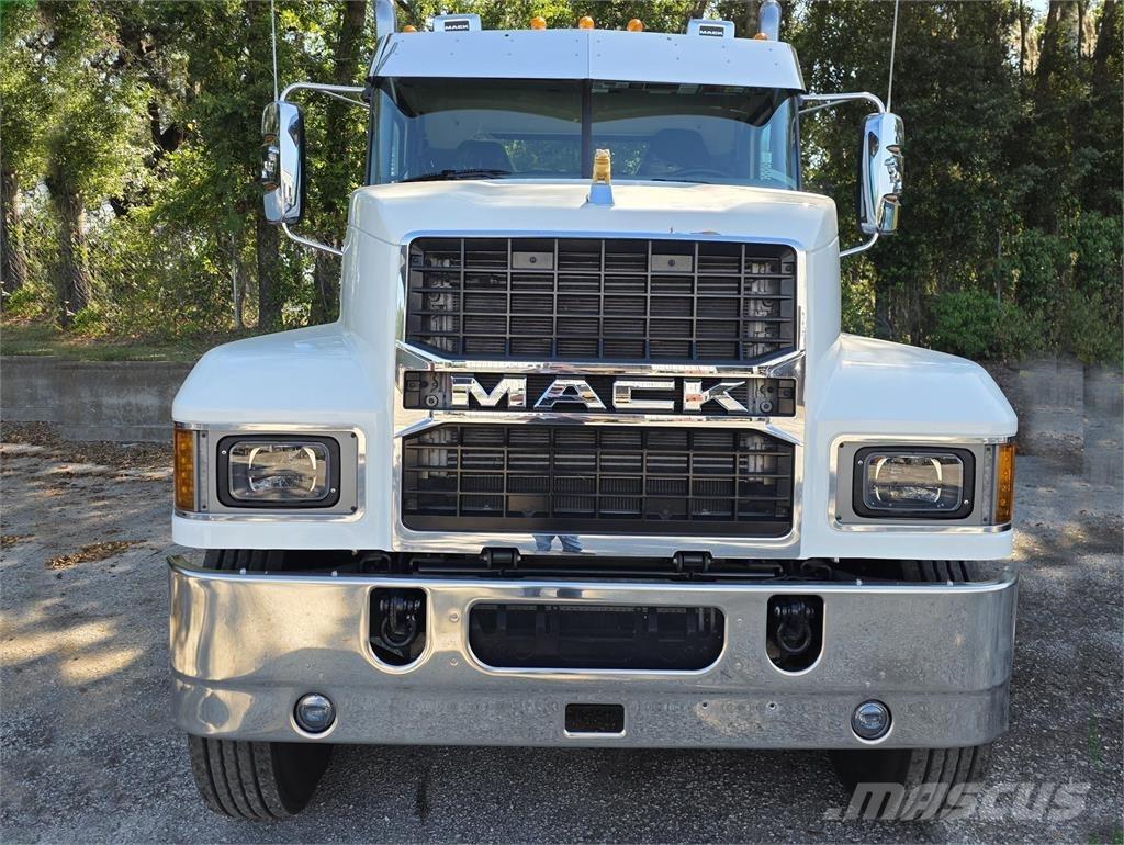 Mack PI64T Motrici e Trattori Stradali