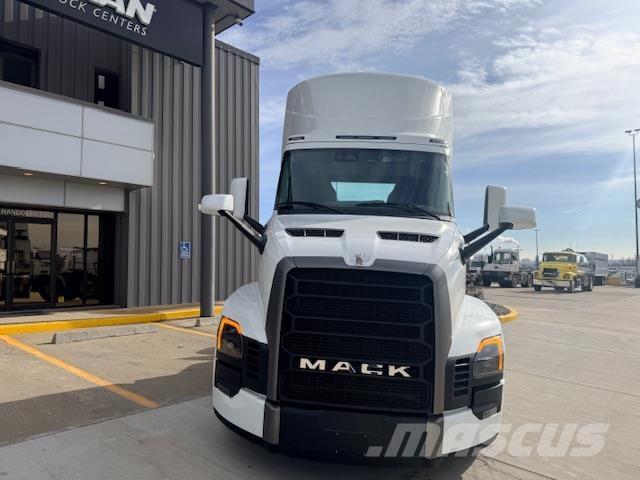 Mack PR64T DAYCAB Motrici e Trattori Stradali