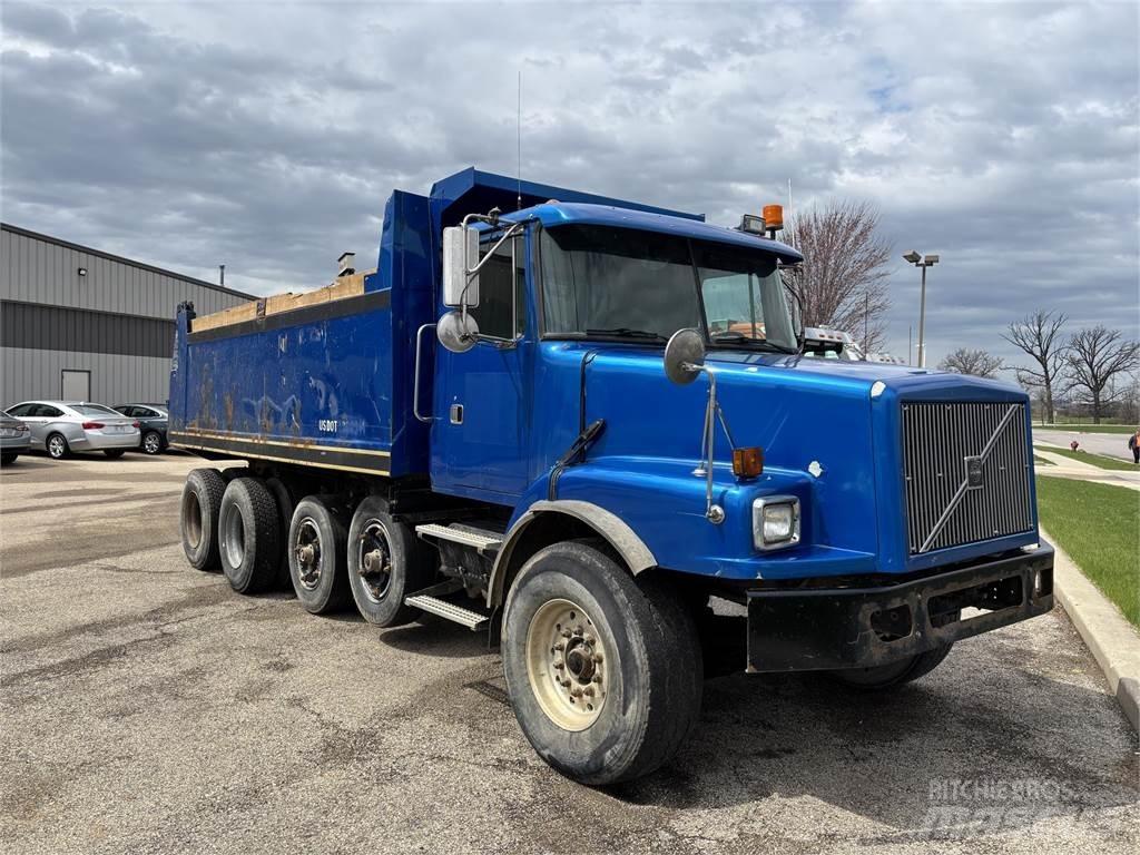 Volvo WG64T Camion ribaltabili