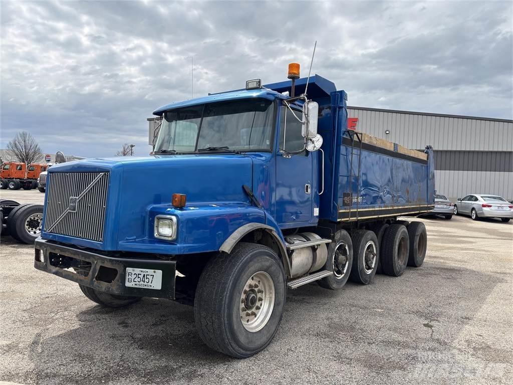 Volvo WG64T Camion ribaltabili