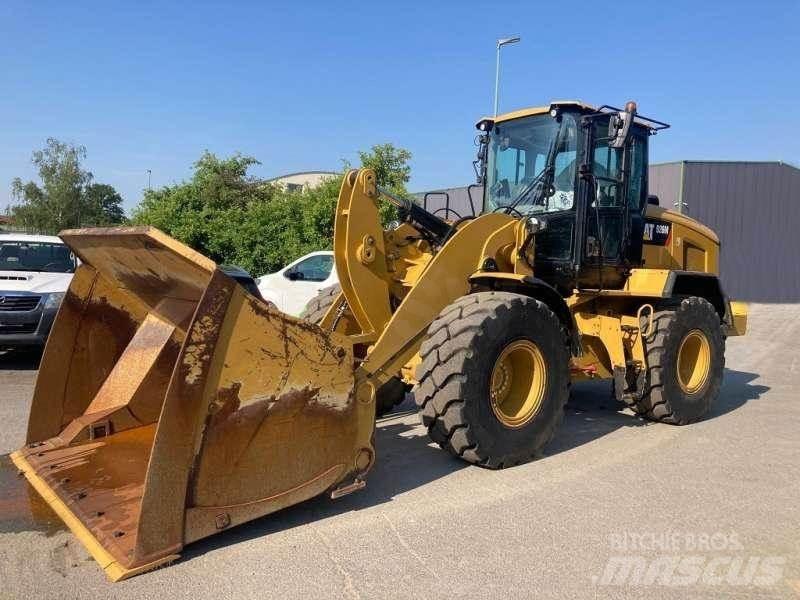 CAT 926M Pale gommate
