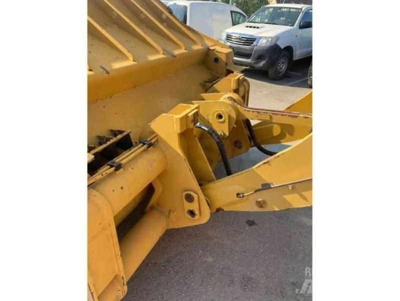 CAT 926M Pale gommate