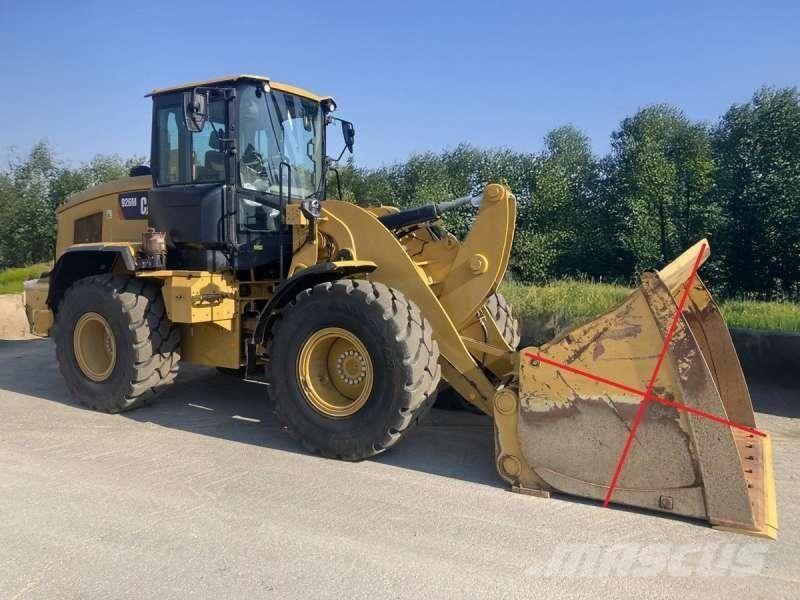 CAT 926M Pale gommate