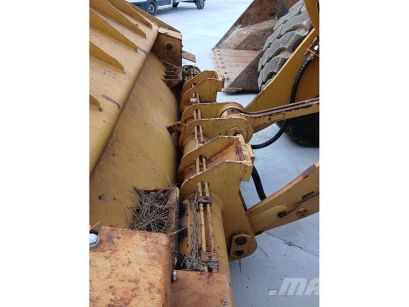 CAT 926M Pale gommate