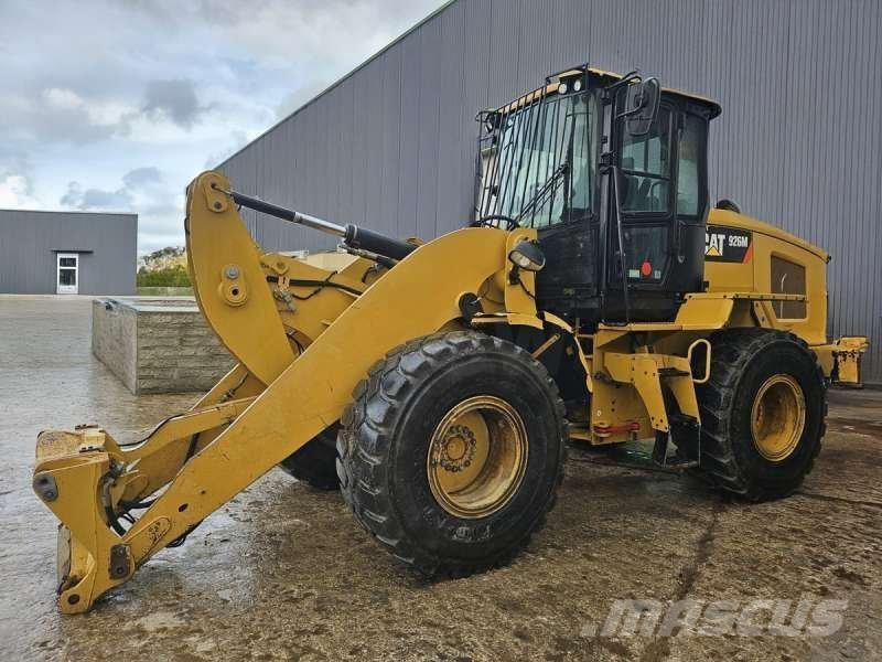 CAT 926M Pale gommate