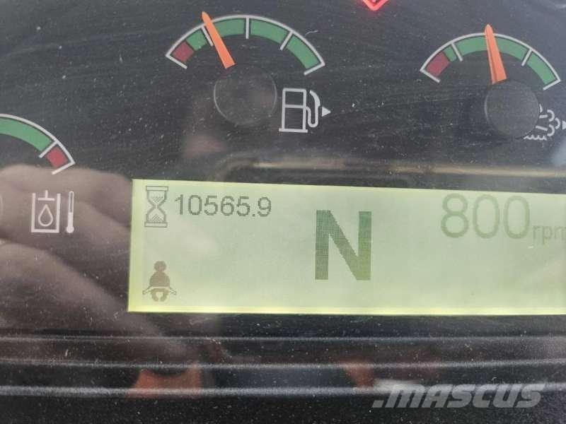 CAT 926M Pale gommate