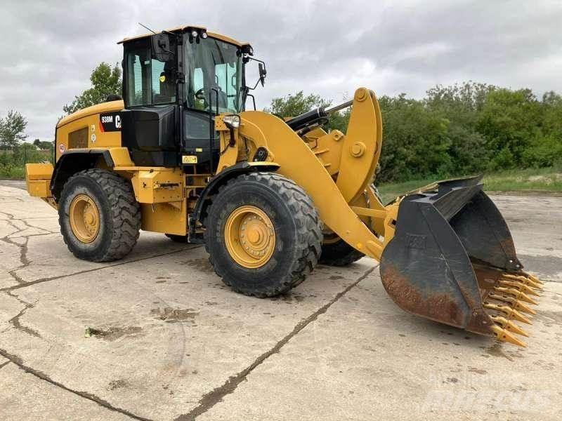 CAT 938M Pale gommate
