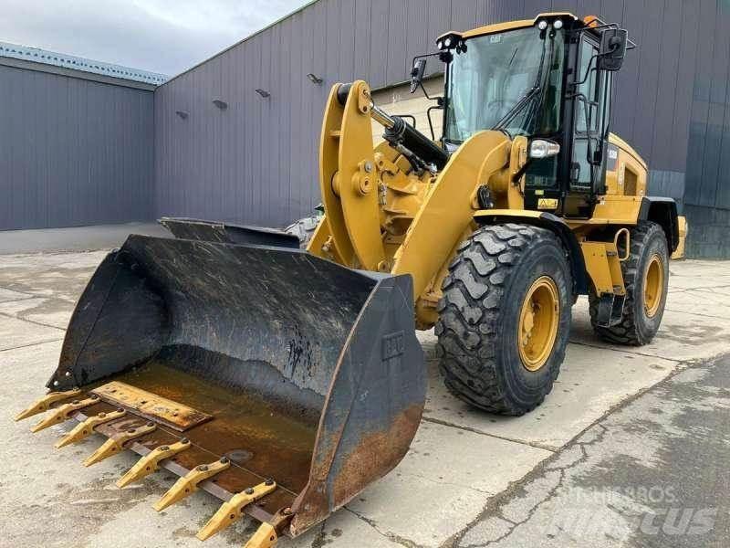 CAT 938M Pale gommate