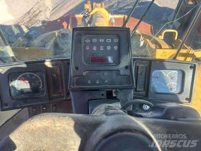 CAT 962G Pale gommate