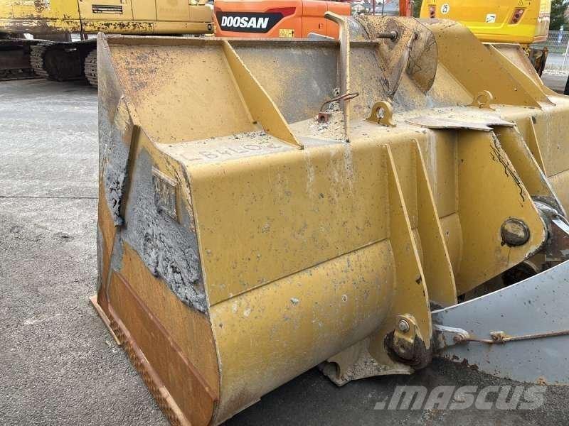 CAT 962K Pale gommate
