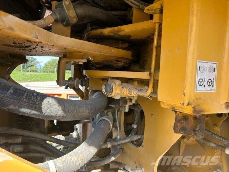 CAT 966G Pale gommate