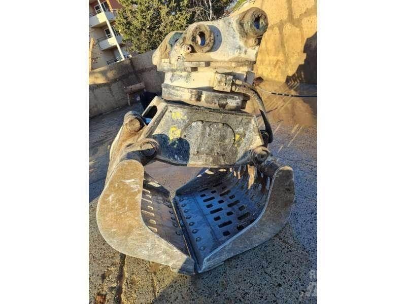 CAT MH3022 Movimentazione rifiuti