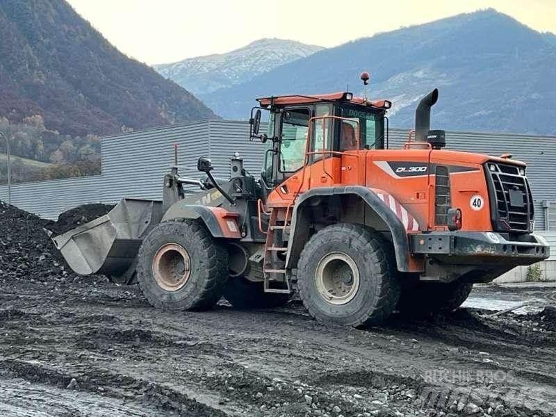 Doosan DL300 Pale gommate