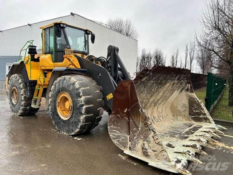 Volvo L220H Pale gommate