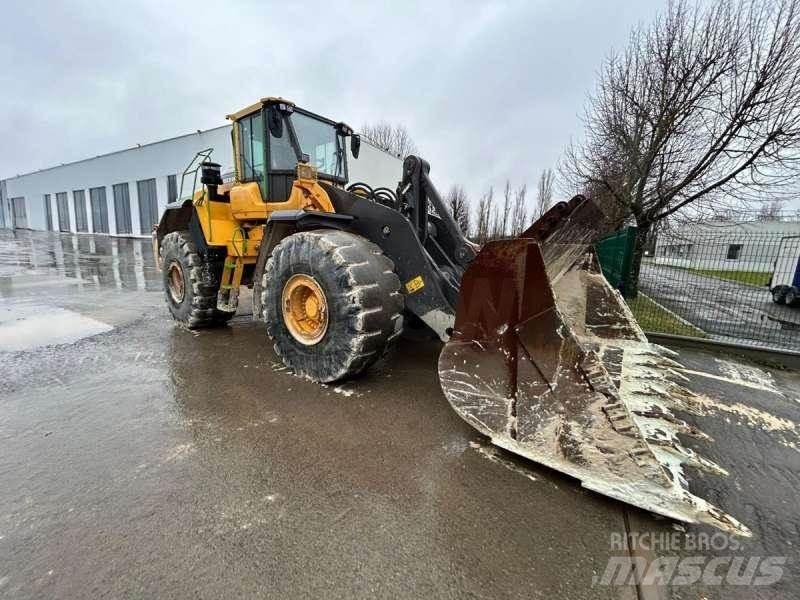 Volvo L220H Pale gommate