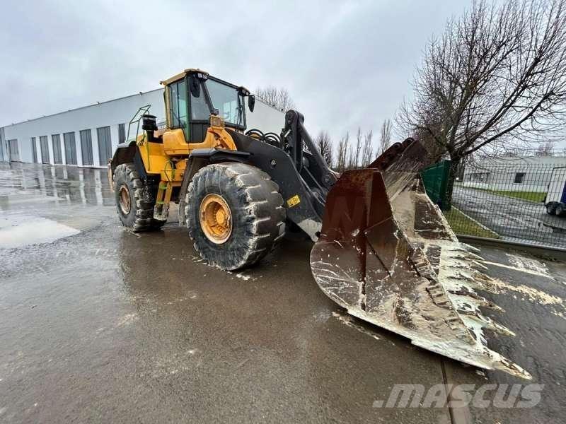 Volvo L220H Pale gommate