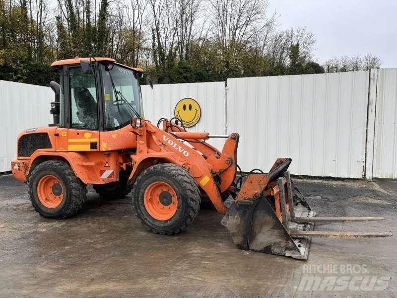Volvo L30G Pale gommate