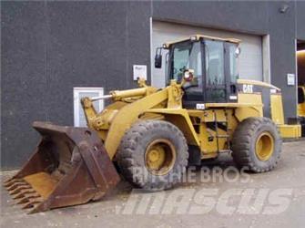 CAT 938G Pale gommate